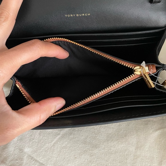 New✨ tory burch T monogram patent embossed wallet crossbody - Picture 9 of 16